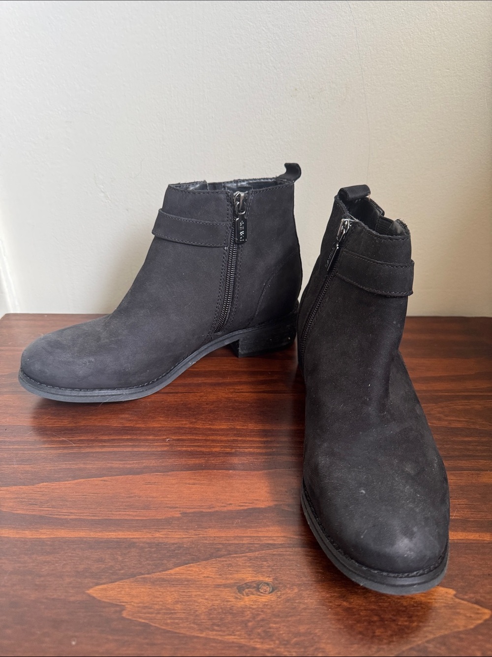 DAVIDS Private Collection Black Waterproof Ankle Boots Women's Size 7